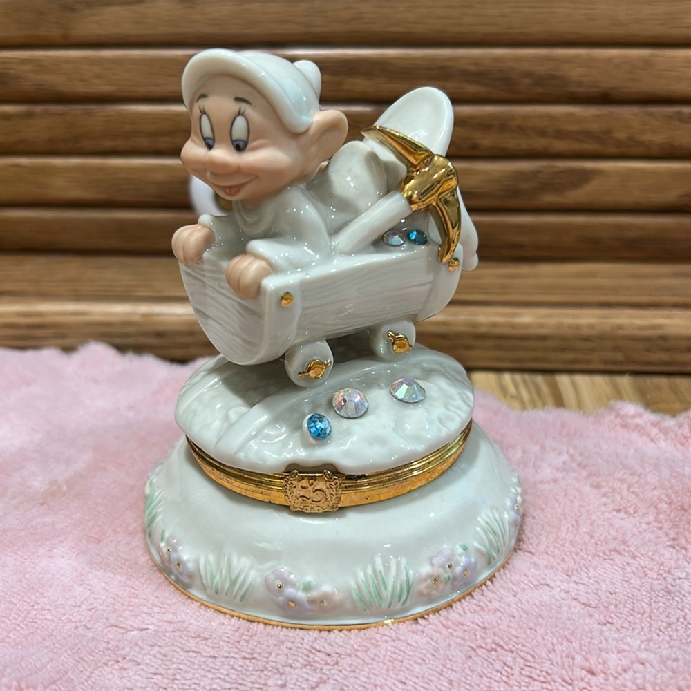 Lenox Treasures Disney Seven Dwarfs Dopey Trinket Box Jeweled Gold Accent